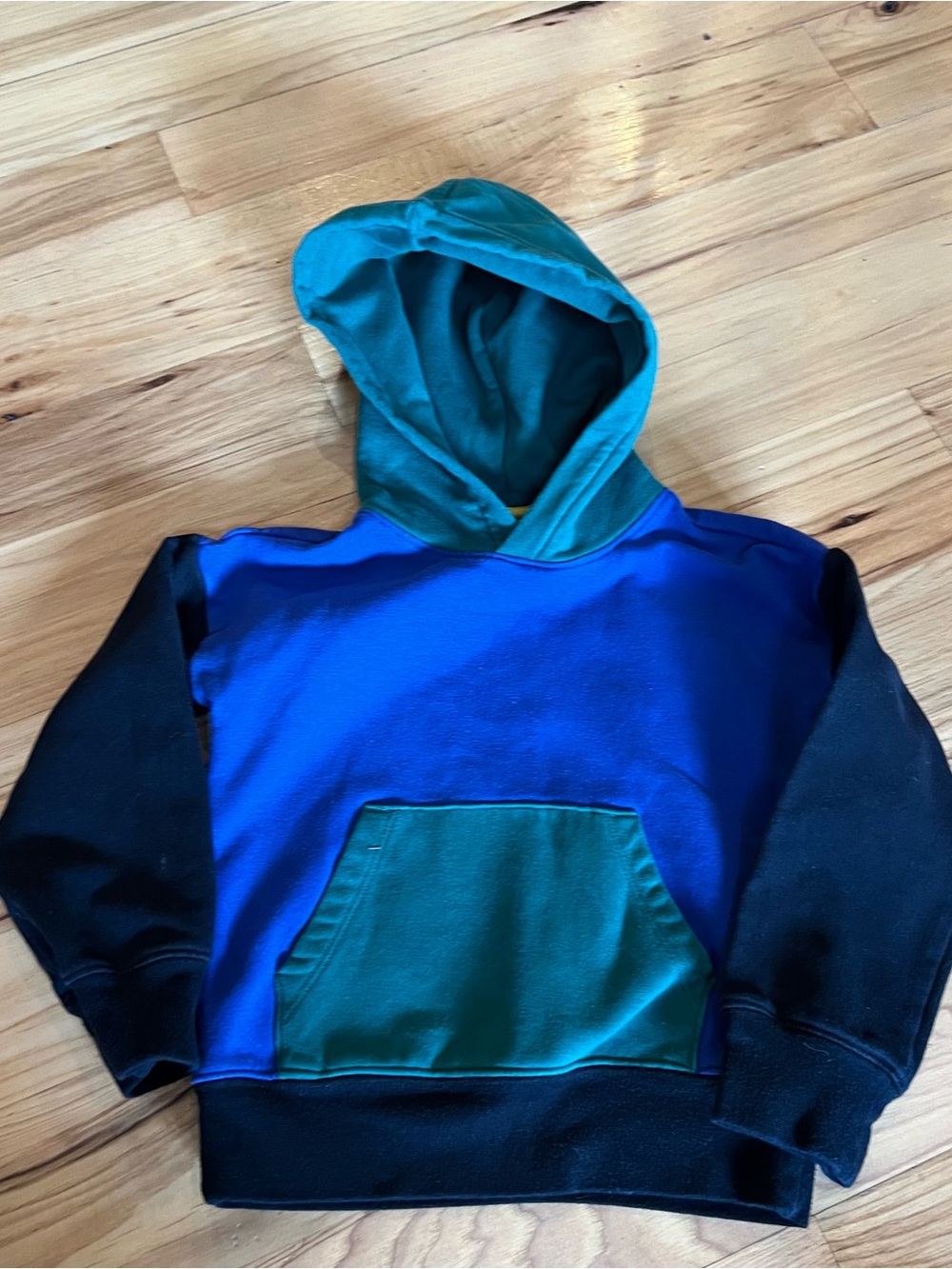 Tucker + Tate Colorblock Hoodie in Blue, black, green